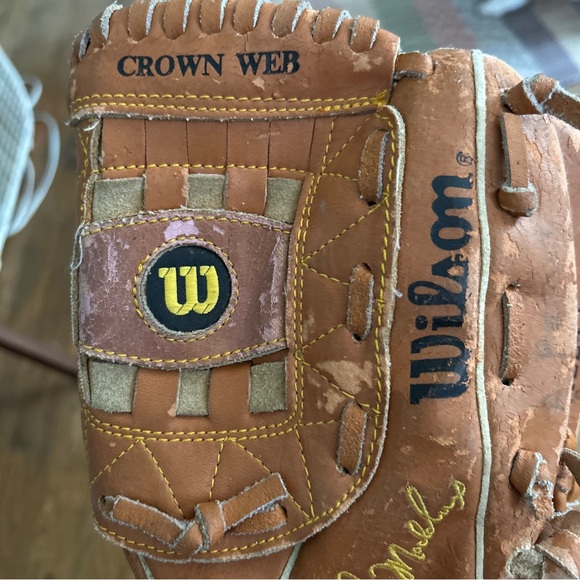 Wilson Greg Maddox 10 3/4 Baseball Mitt - Picture 4 of 8